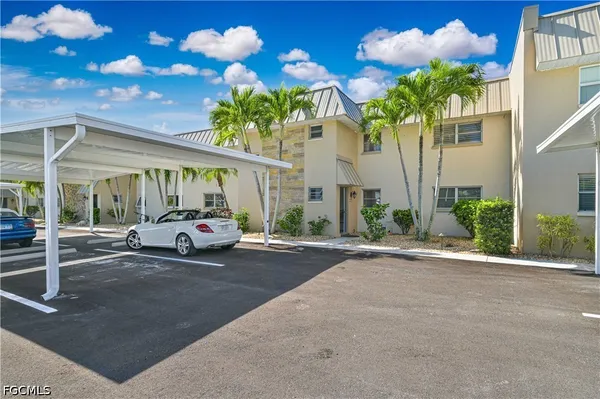 $269,900 | 1730 Sandy Circle, Unit 105, Cape Coral, FL 33904
