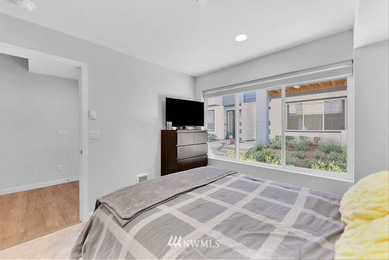 23630 6th Avenue Southeast, Unit D Bothell, WA 98021 - Photo 24 of 36