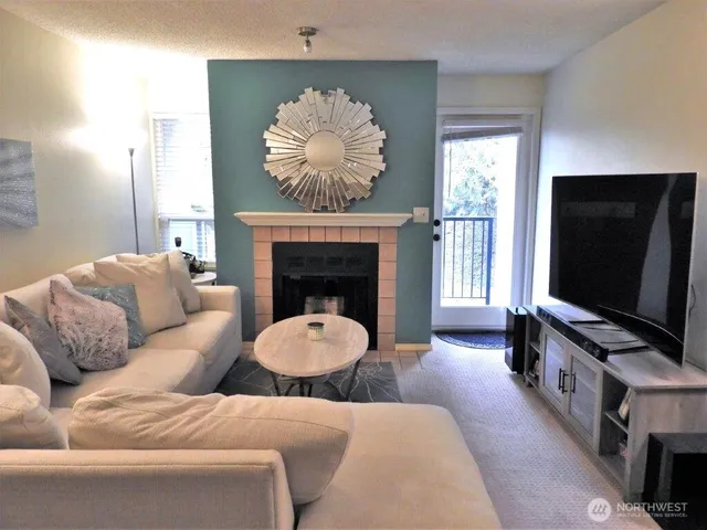 $1,500 | 13717 Linden Avenue North, Unit 215, Seattle, WA 98133