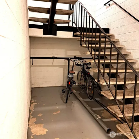 $1,500 | 13717 Linden Avenue North, Unit 215, Seattle, WA 98133