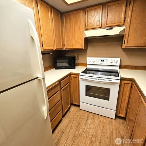 $1,500 | 13717 Linden Avenue North, Unit 215, Seattle, WA 98133