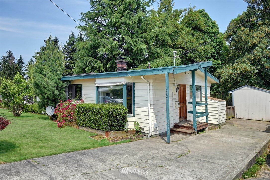 2326 Northeast 9th Place Renton, WA 98056 - Photo 1 of 20 Gallery Image 1