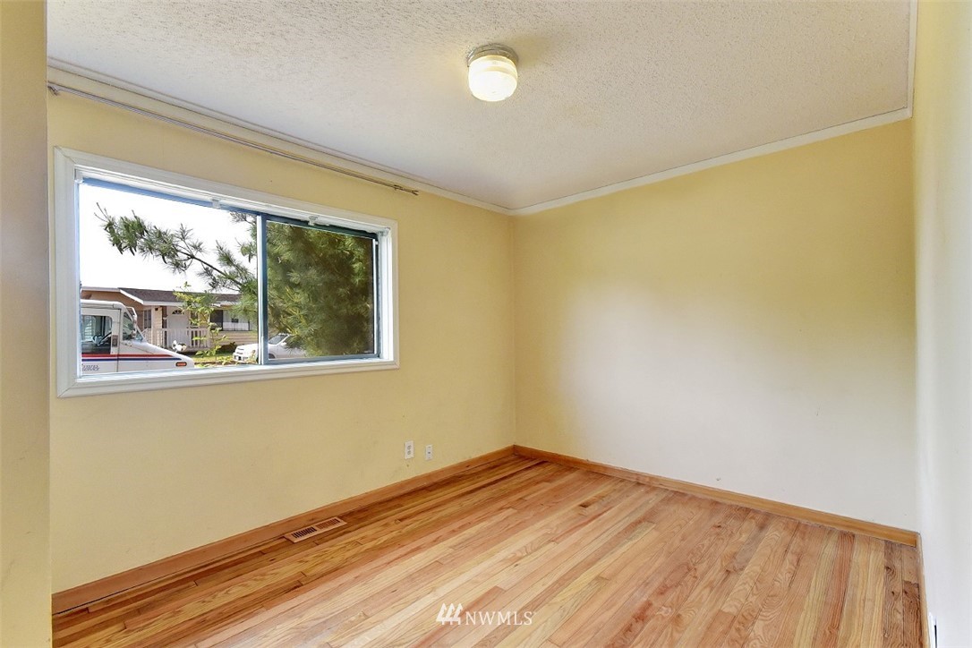 2326 Northeast 9th Place Renton, WA 98056 - Photo 13 of 20 Gallery Image 13