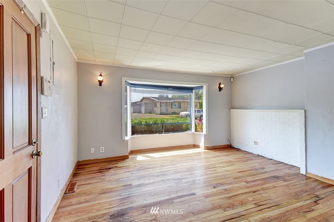 2326 Northeast 9th Place Renton, WA 98056 - Photo 3 of 20 Gallery Image 3