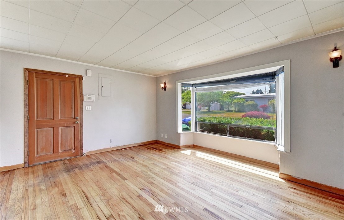 2326 Northeast 9th Place Renton, WA 98056 - Photo 4 of 20 Gallery Image 4