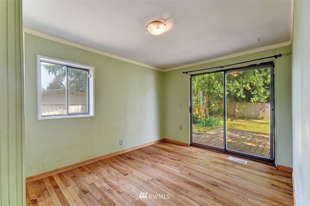 2326 Northeast 9th Place Renton, WA 98056 - Photo 10 of 20 Gallery Image 10