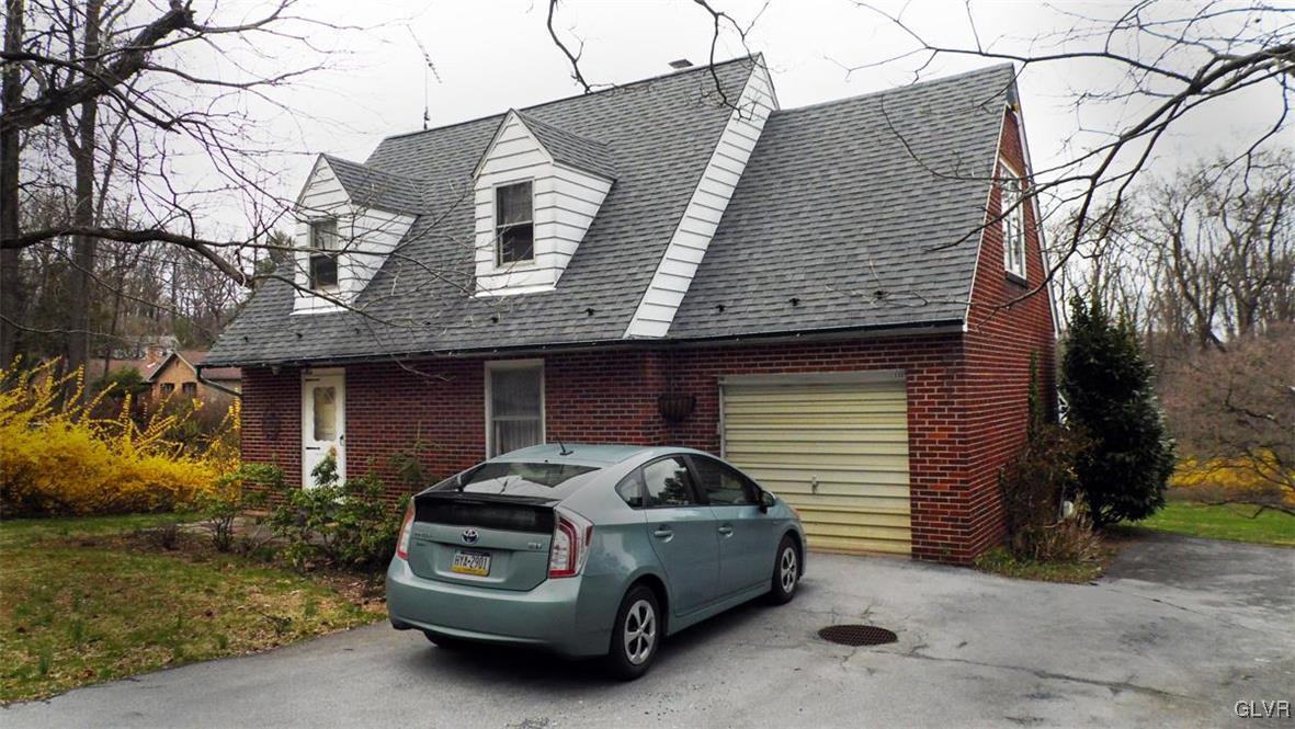 1327 Stonesthrow Road Bethlehem, PA 18015 - Photo 2 of 27 Gallery Image 2