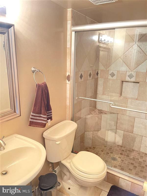 6812 Ben Franklin Road Springfield, VA 22150 - Photo 4 of 8