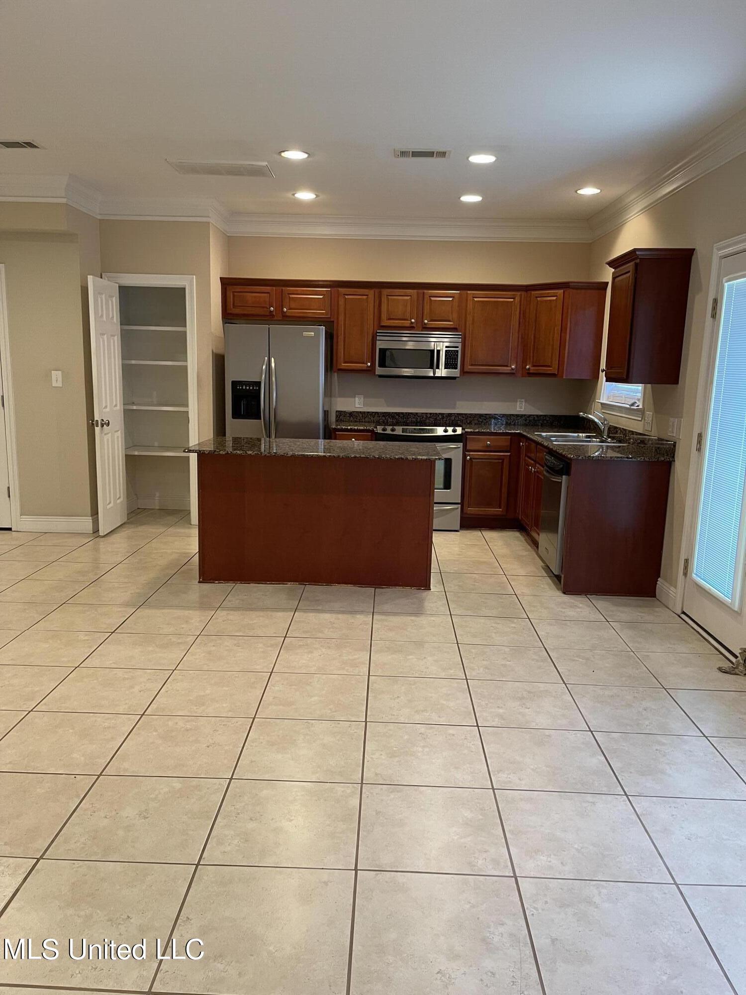 1805 Geerkin Street, Unit 7 Pascagoula, MS 39581 - Photo 14 of 22 IMG_0858