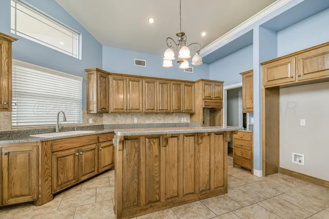 $589,900 | 915 South Tignor Street, Pampa, TX 79065
