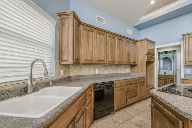 $589,900 | 915 South Tignor Street, Pampa, TX 79065