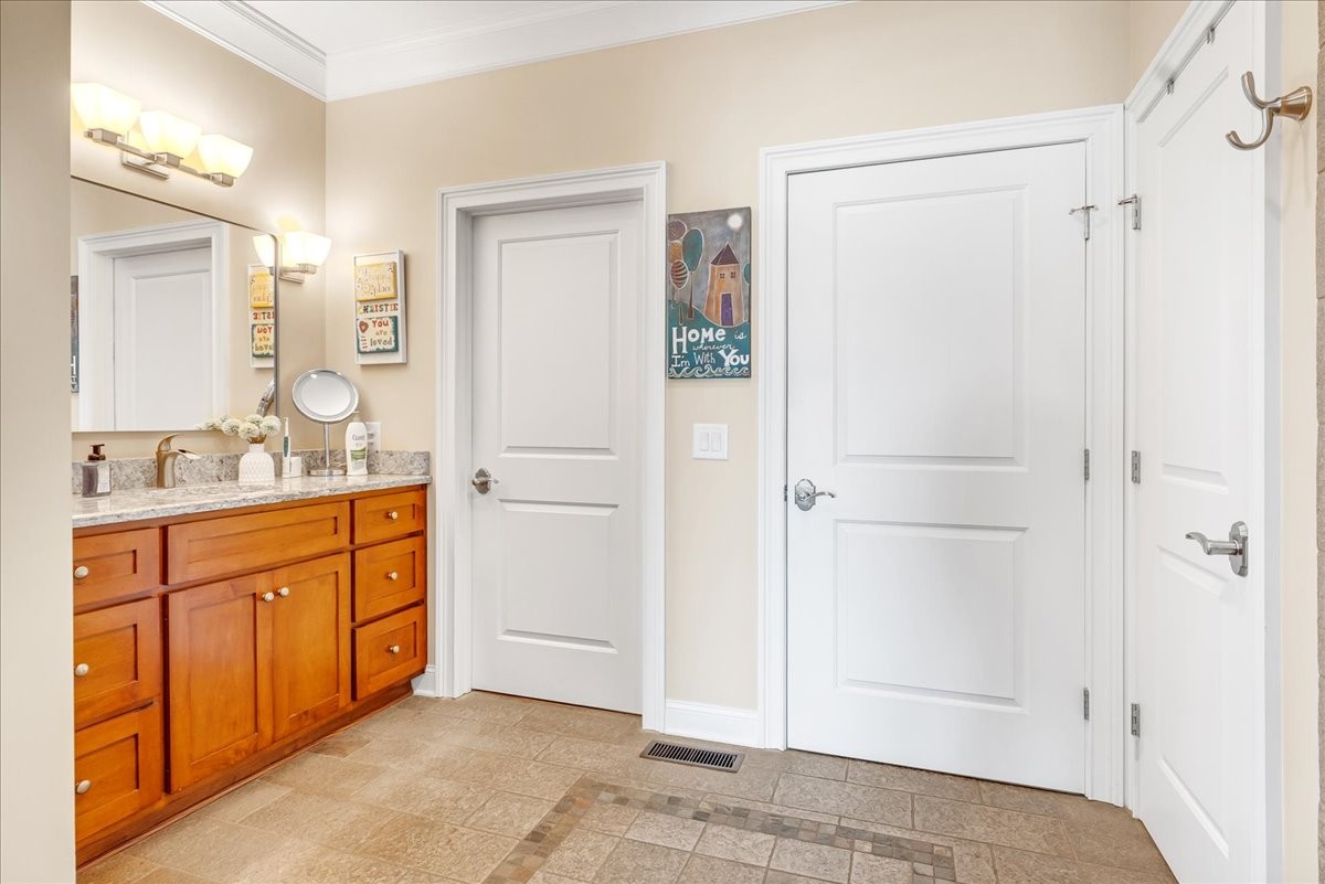 190 Stonegate Drive Smithville, TN 37166 - Photo 37 of 71 a spacious bathroom with a shower sink and mirror