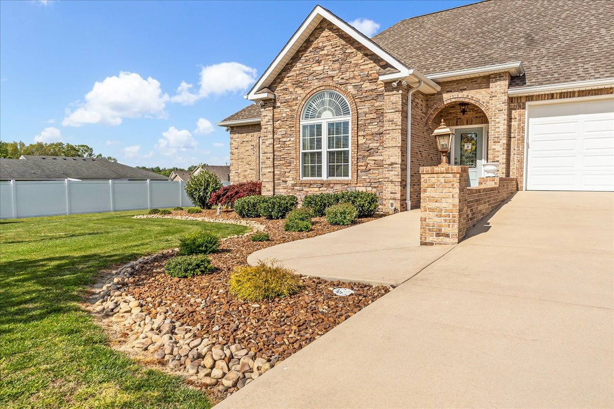 190 Stonegate Drive Smithville, TN 37166 - Photo 7 of 71 a front view of a house with a yard
