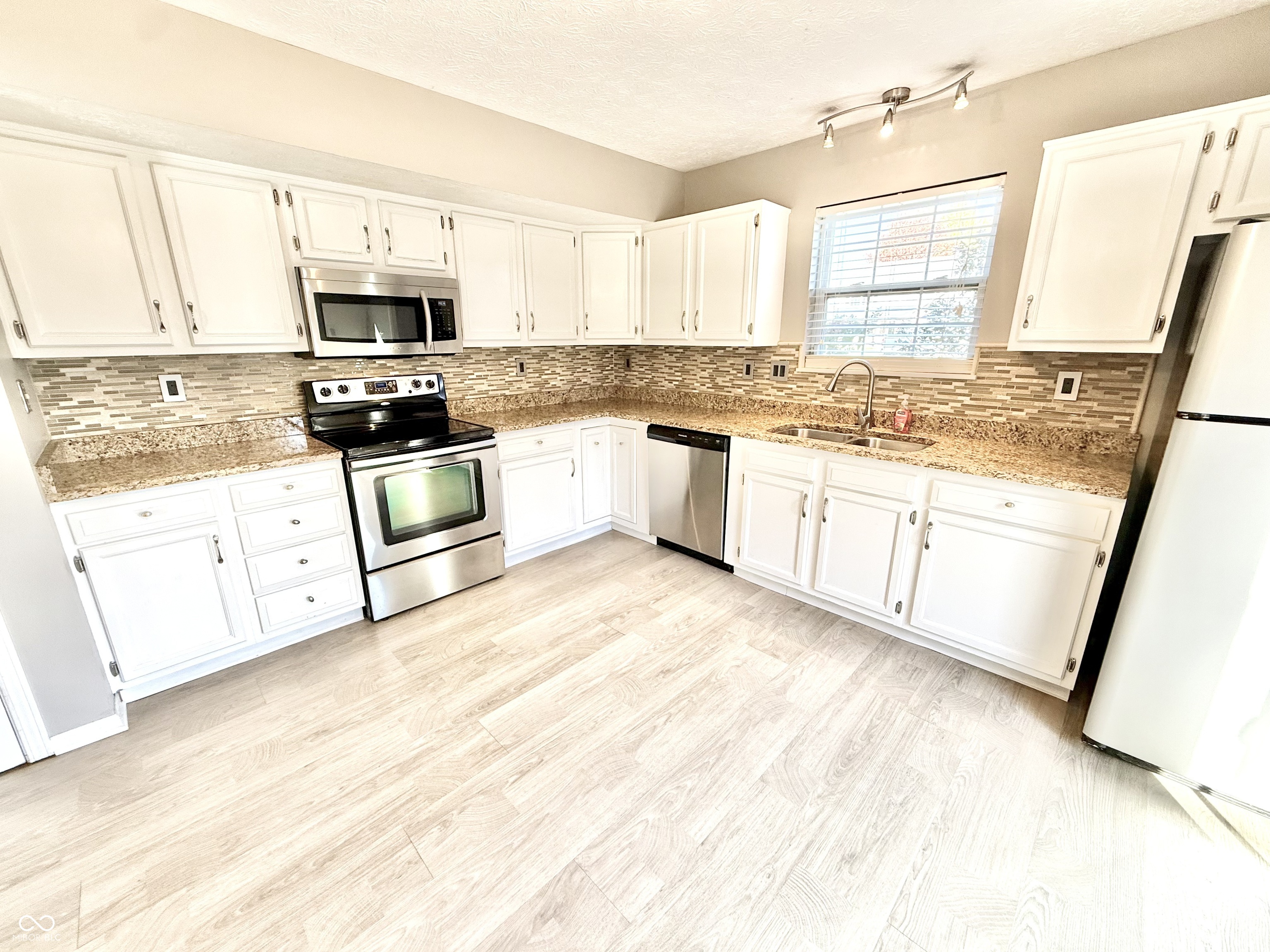 12959 Shandon Lane Fishers, IN 46038 - Photo 16 of 33