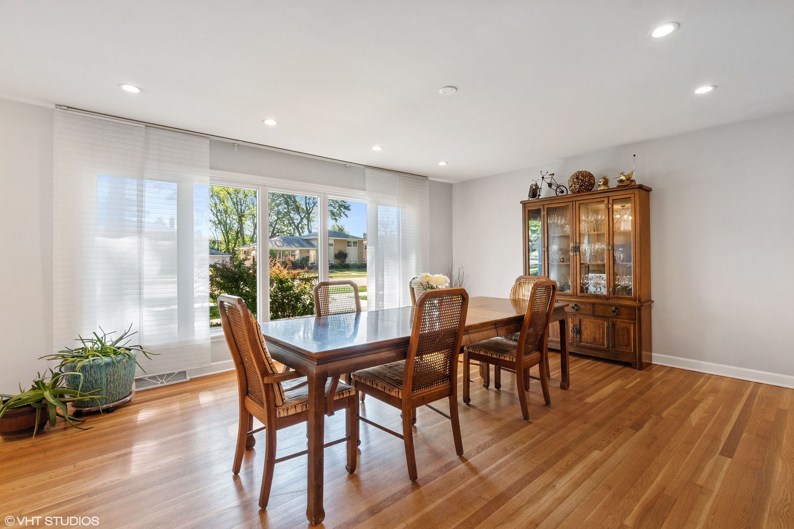 214 Michael Manor Glenview, IL 60025 - Photo 5 of 17