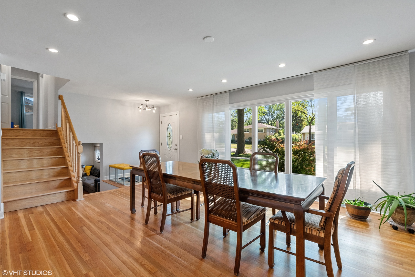 214 Michael Manor Glenview, IL 60025 - Photo 6 of 17