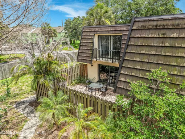 $180,000 | 3913 Vista Oaks Circle Northeast, Palm Bay, FL 32905