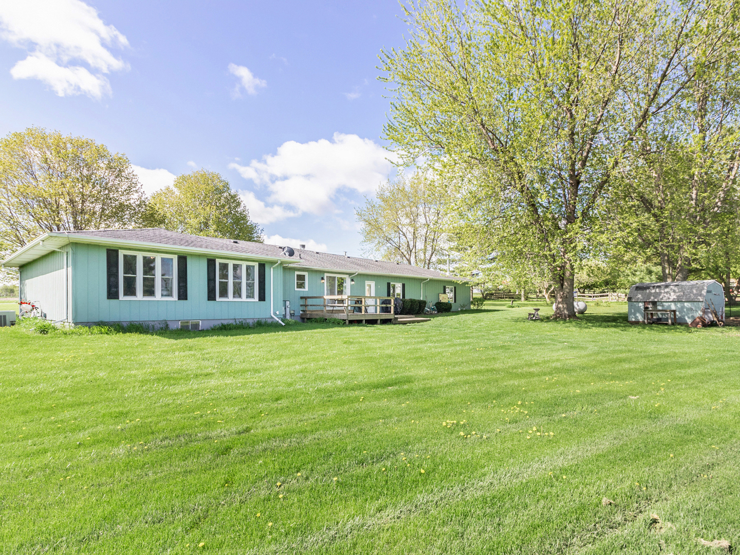 3017 Graham Road Somonauk, IL 60552 - Photo 25 of 30 a front view of a house with a garden