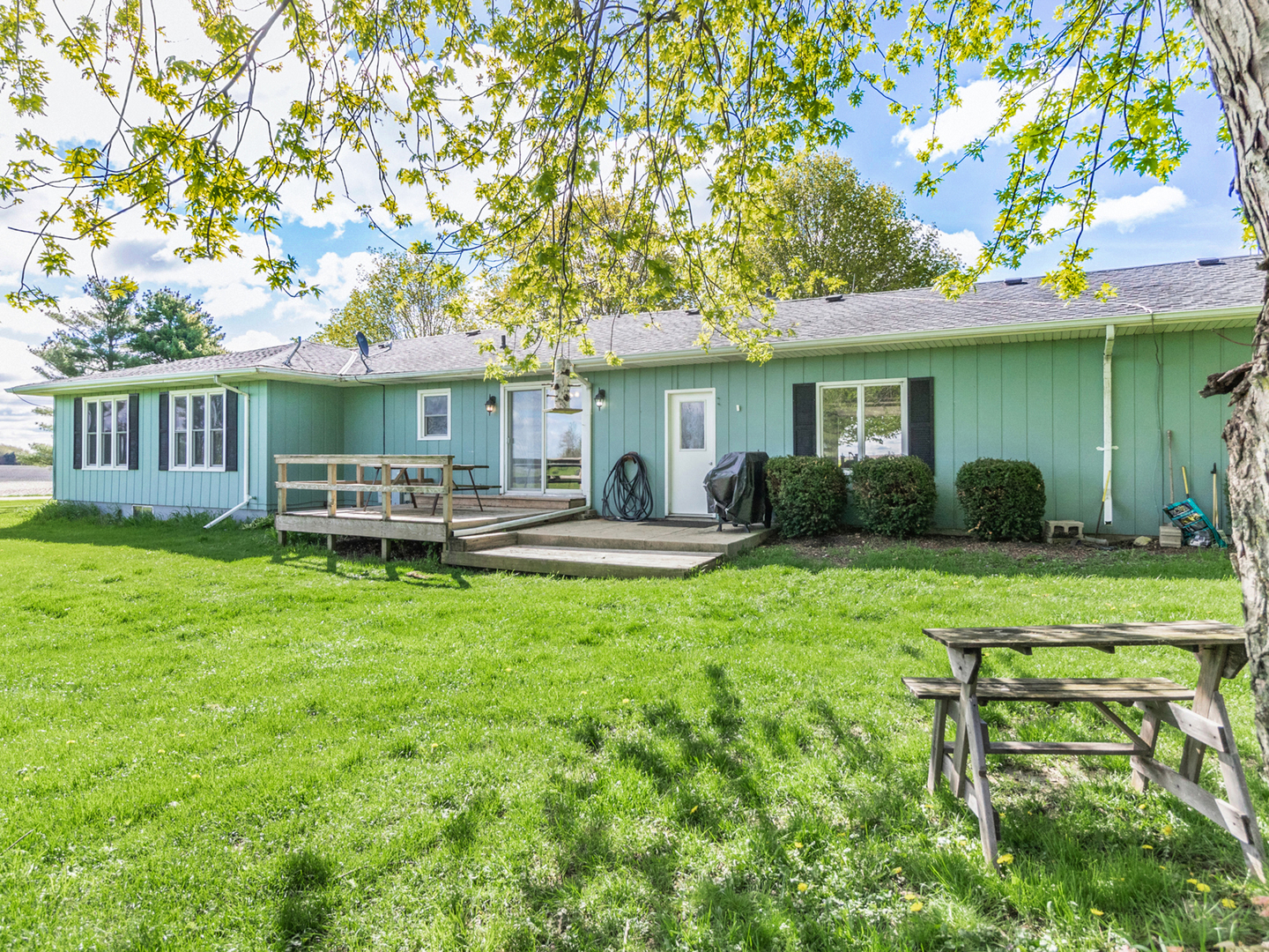 3017 Graham Road Somonauk, IL 60552 - Photo 27 of 30 a house view with a garden space