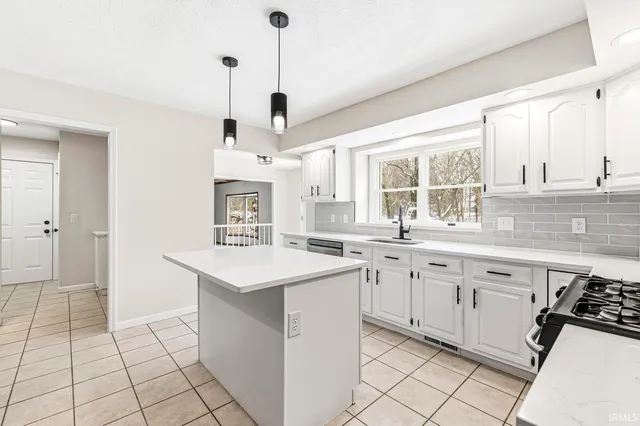 $429,900 | 55800 Raintree Drive, Osceola, IN 46561