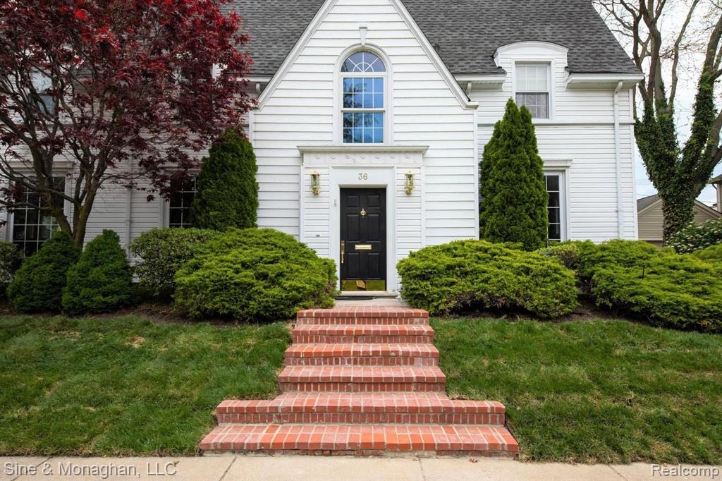36 Colonial Road Grosse Pointe Shores, MI 48236 - Photo 2 of 60