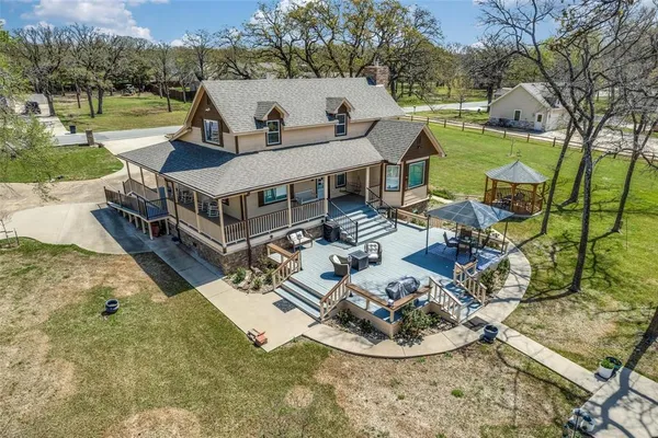 $1,299,900 | 810 Kiowa Drive East, Lake Kiowa, TX 76240