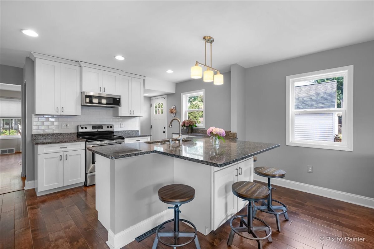 157 South Rosedale Avenue Aurora, IL 60506 - Photo 7 of 41 Gallery Image 7