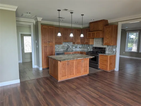 $978,000 | 21855 South Farm To Market 148, Kemp, TX 75143