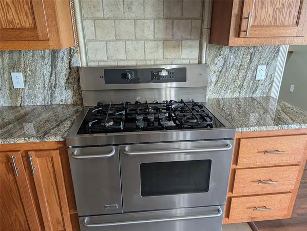 $978,000 | 21855 South Farm To Market 148, Kemp, TX 75143