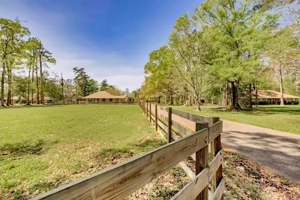 $305,000 | 28675 Red Oak Drive, Walker, LA 70785