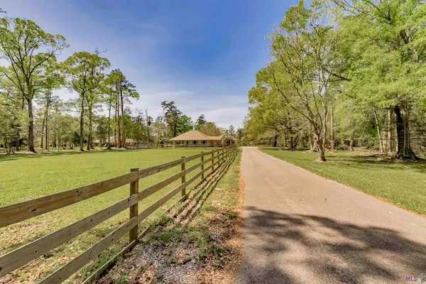 $305,000 | 28675 Red Oak Drive, Walker, LA 70785