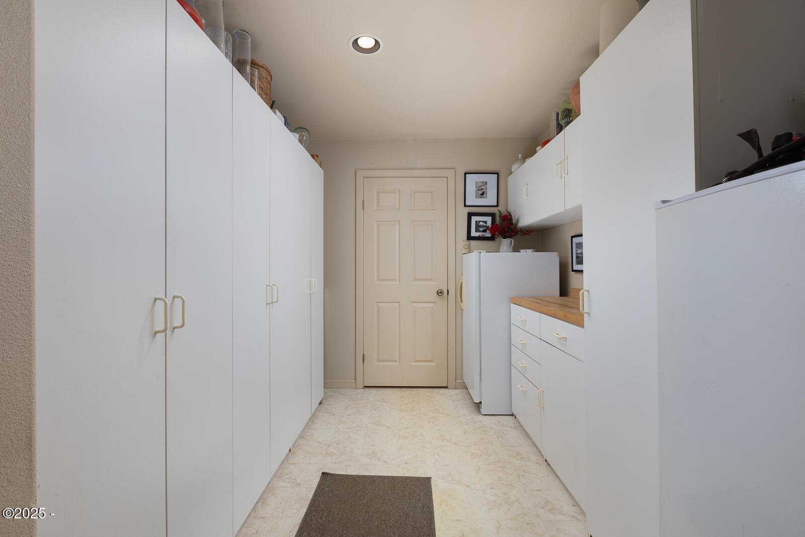 4850 Schoolhouse Road Neskowin, OR 97149 - Photo 26 of 33 Mudroom