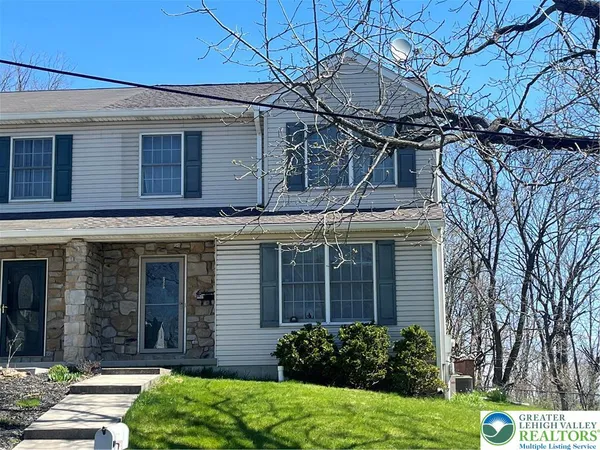 $2,500 | 525 South New Street, Nazareth, PA 18064