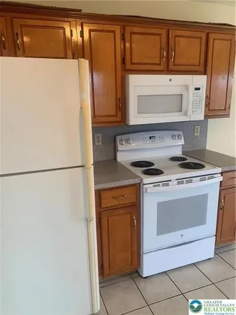 $2,500 | 525 South New Street, Nazareth, PA 18064