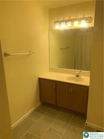 $2,500 | 525 South New Street, Nazareth, PA 18064