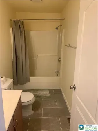 $2,500 | 525 South New Street, Nazareth, PA 18064