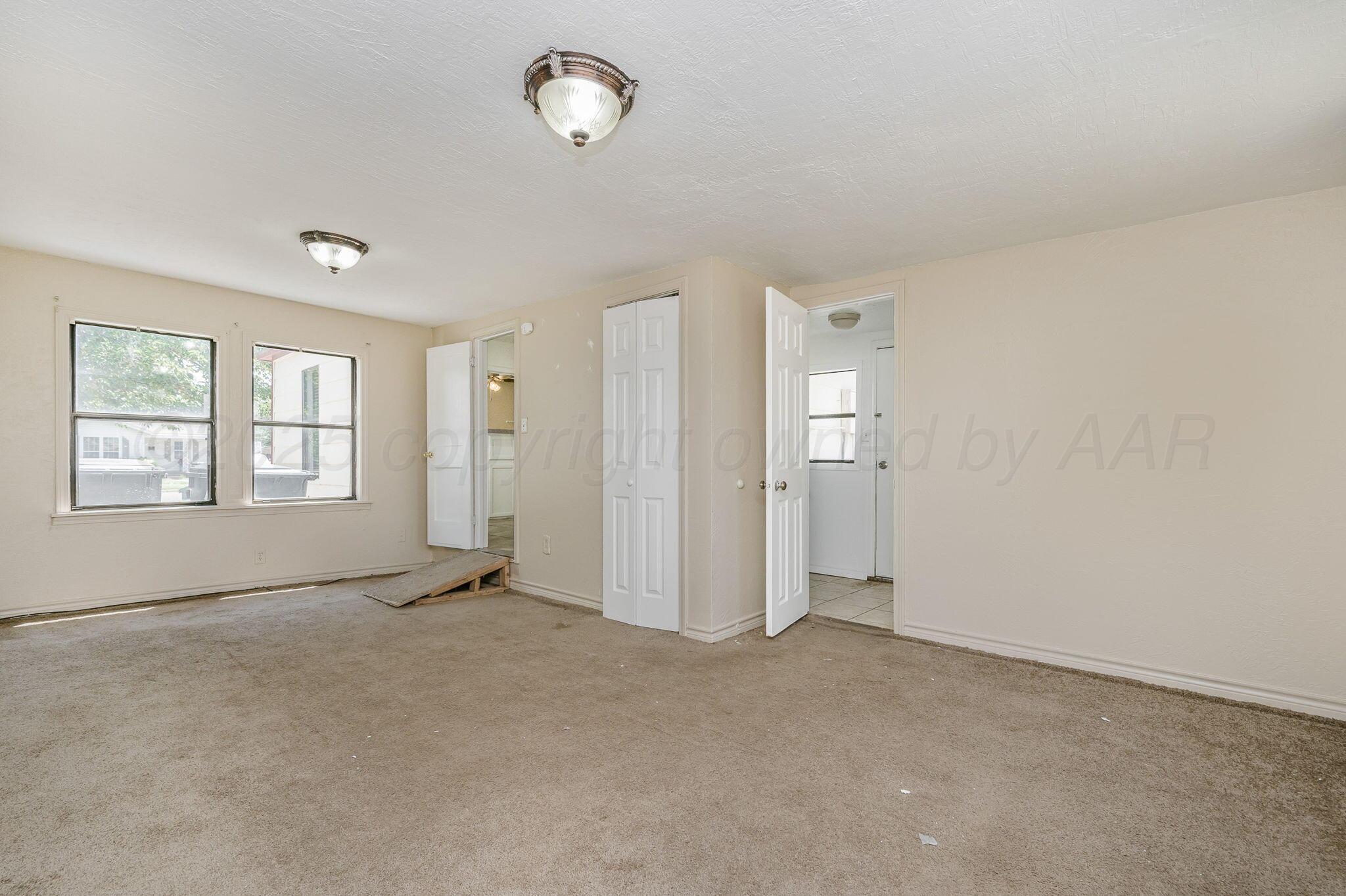 4004 South Van Buren Street Amarillo, TX 79110 - Photo 11 of 17 an empty room with windows
