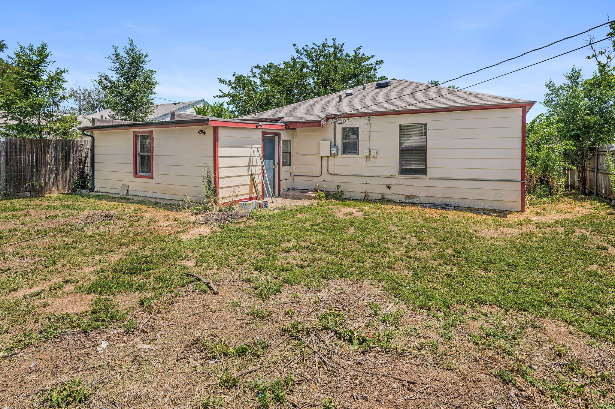 4004 South Van Buren Street Amarillo, TX 79110 - Photo 17 of 17 a backyard of a house