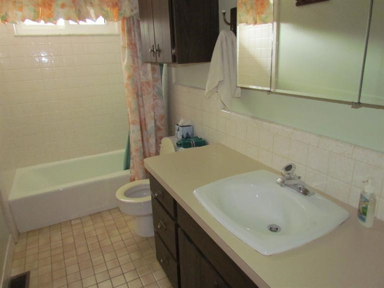 25735 Code Road Southfield, MI 48033 - Photo 5 of 10 Photo 5