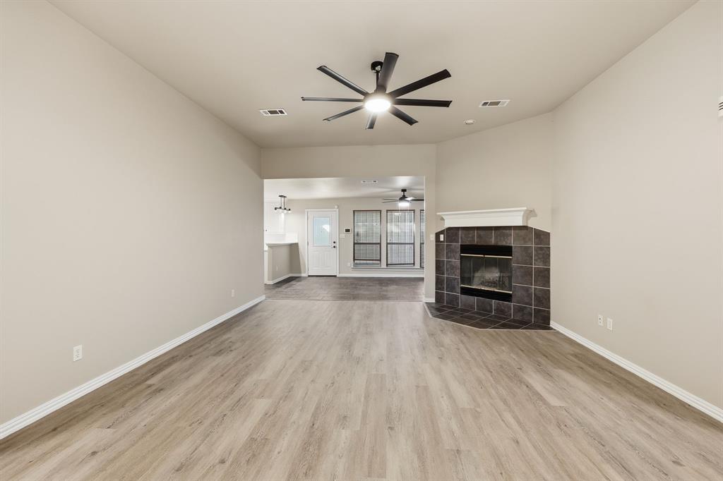8875 Fm 2450 Sanger, TX 76266 - Photo 5 of 28 a view of a livingroom with furniture