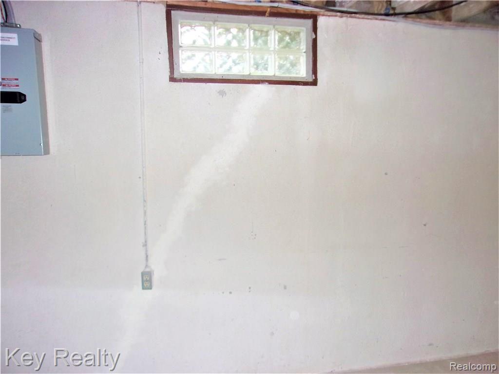 35455 Wick Road Romulus, MI 48174 - Photo 32 of 36 POURED WALLS GLASS BLOCK WINDOWS