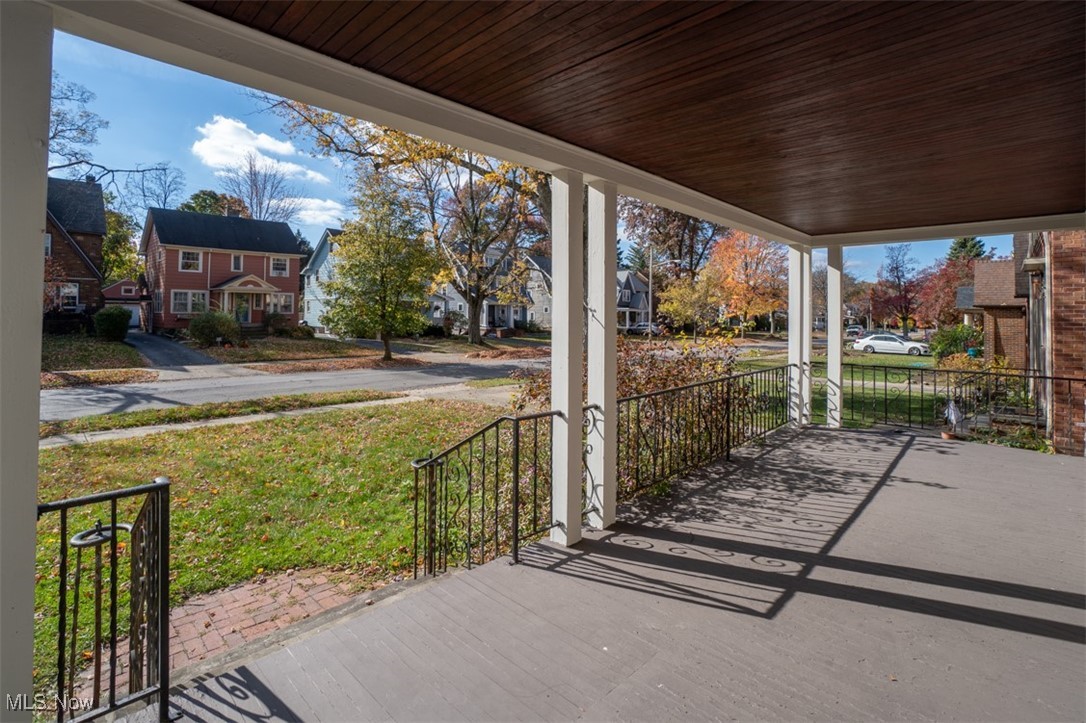 3833 Montevista Road Cleveland, OH 44121 - Photo 5 of 44