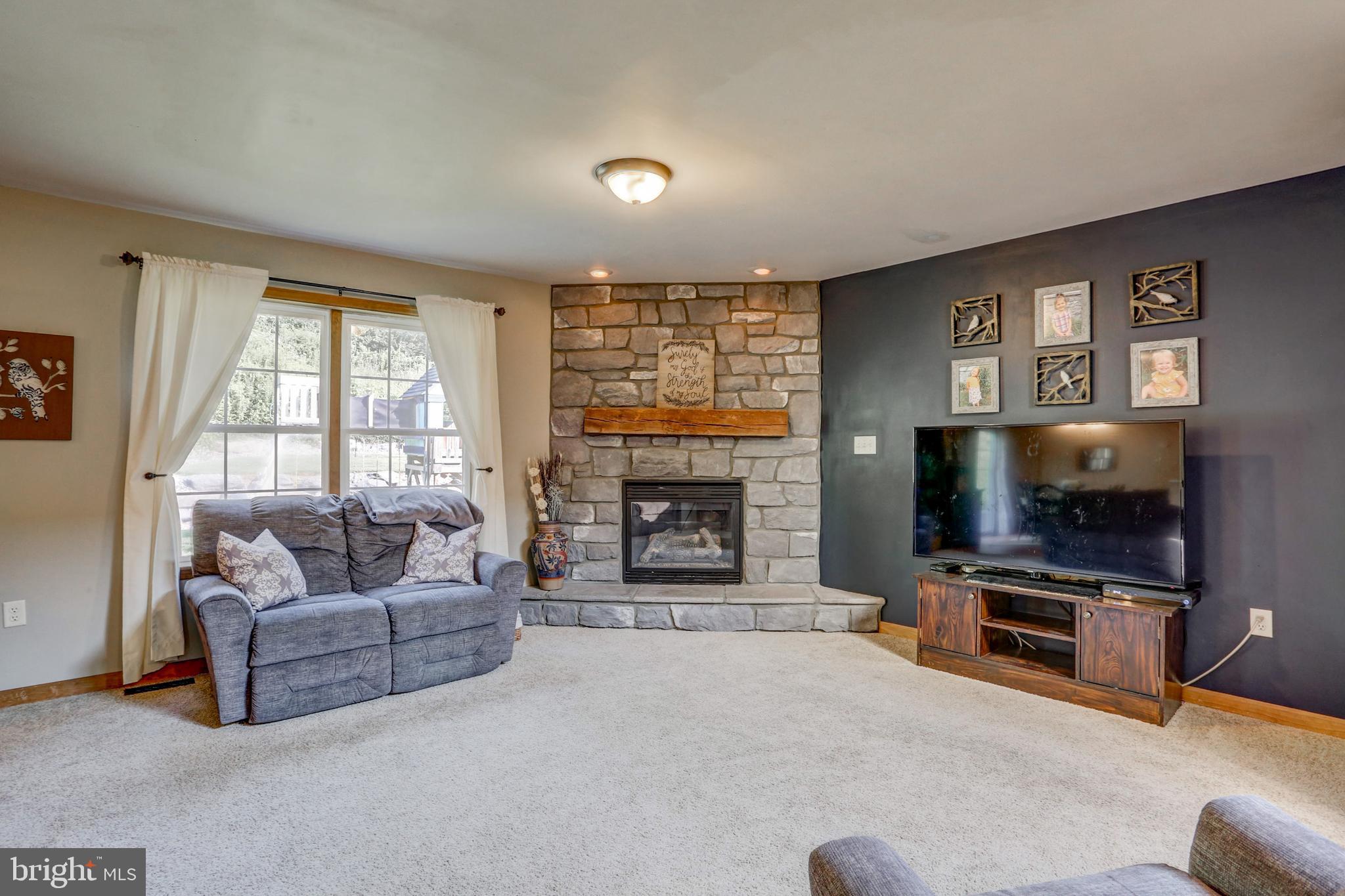 180 Bran Road Sinking Spring, PA 19608 - Photo 21 of 54 Living Room