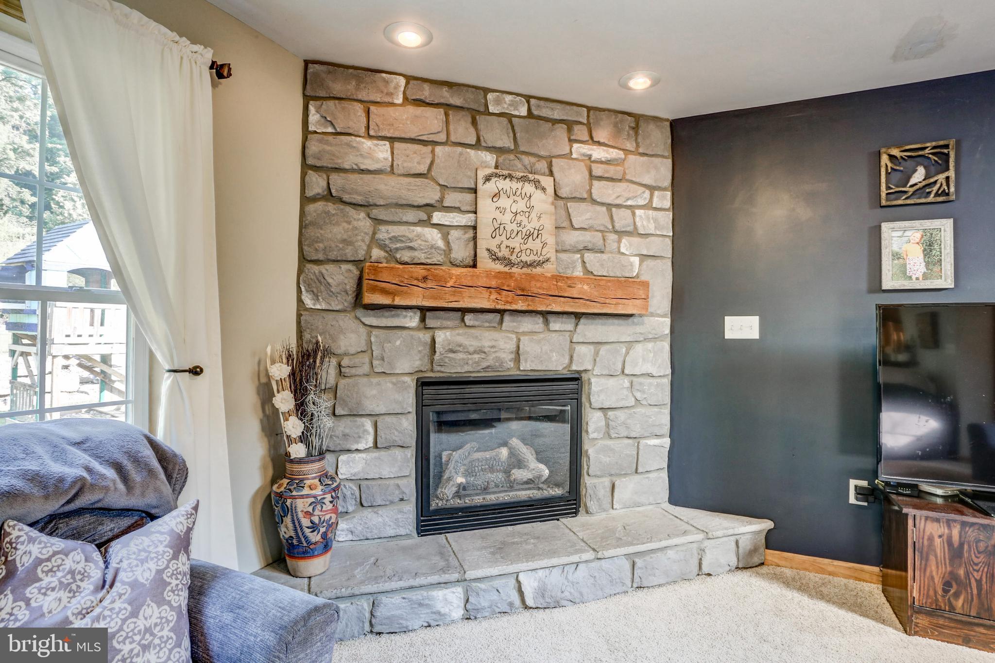 180 Bran Road Sinking Spring, PA 19608 - Photo 23 of 54 Living Room