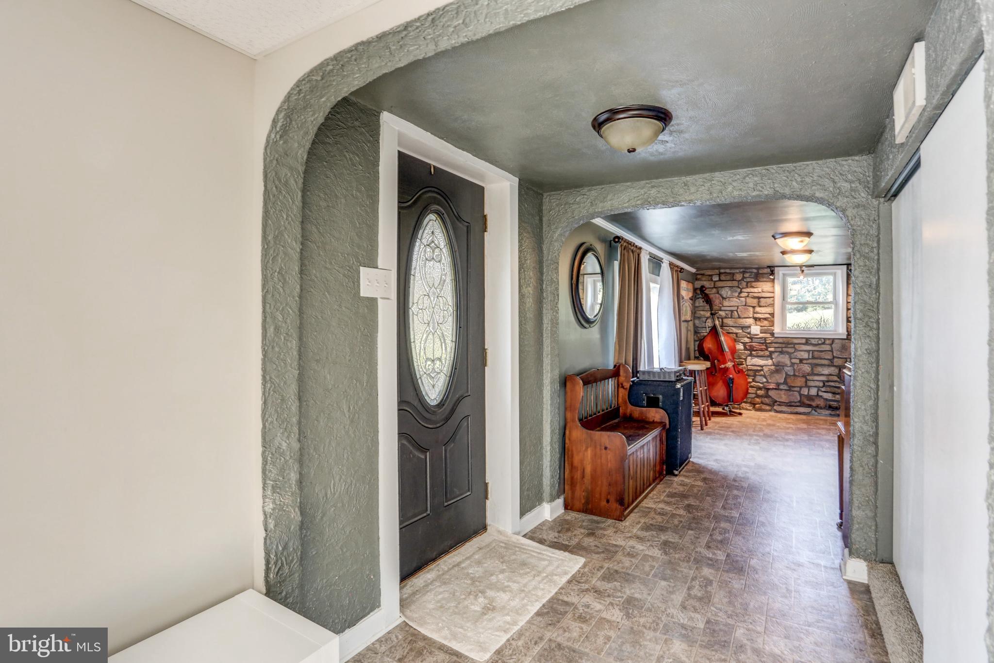 180 Bran Road Sinking Spring, PA 19608 - Photo 6 of 54 Foyer