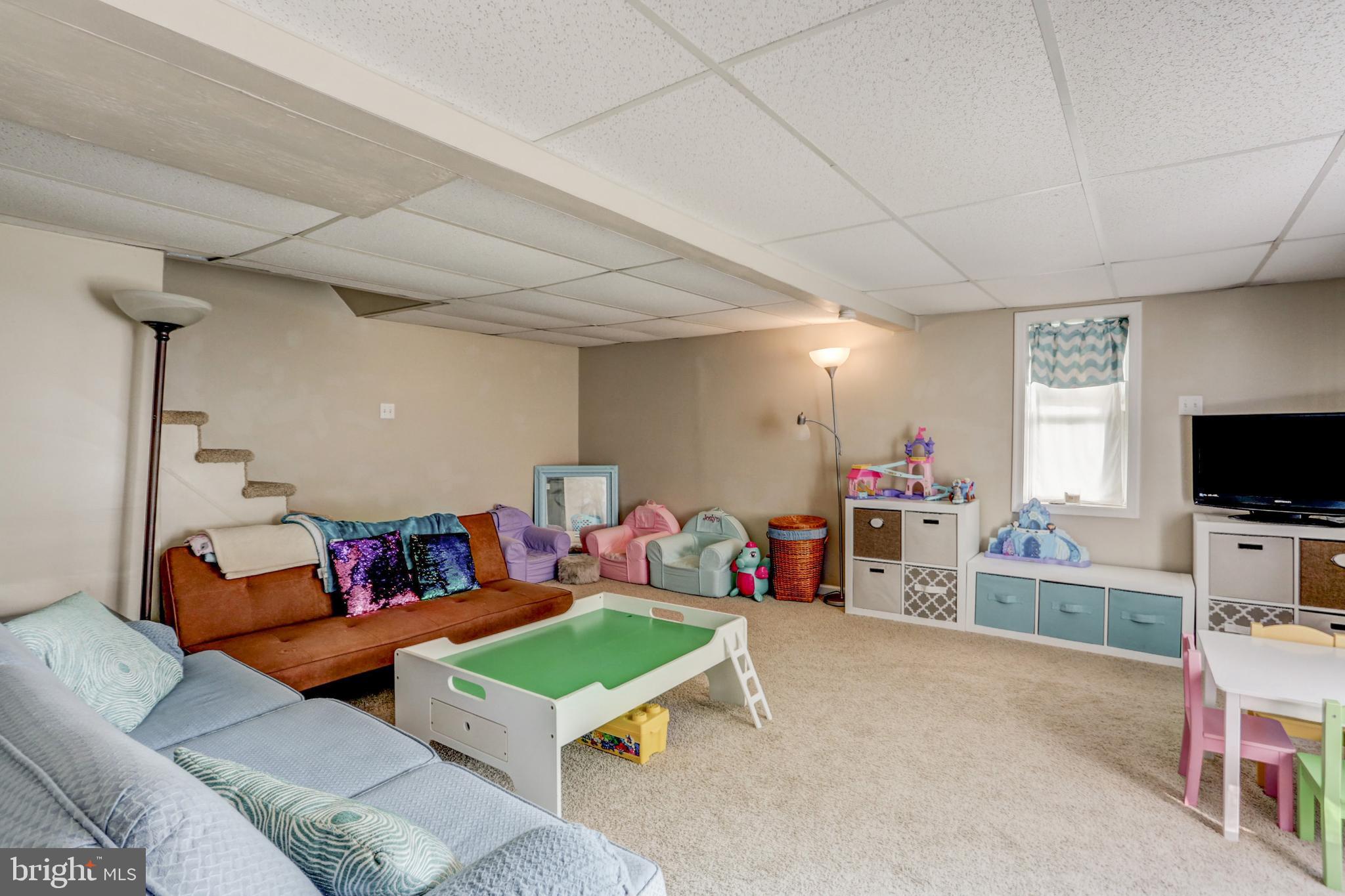 180 Bran Road Sinking Spring, PA 19608 - Photo 9 of 54 Family Room