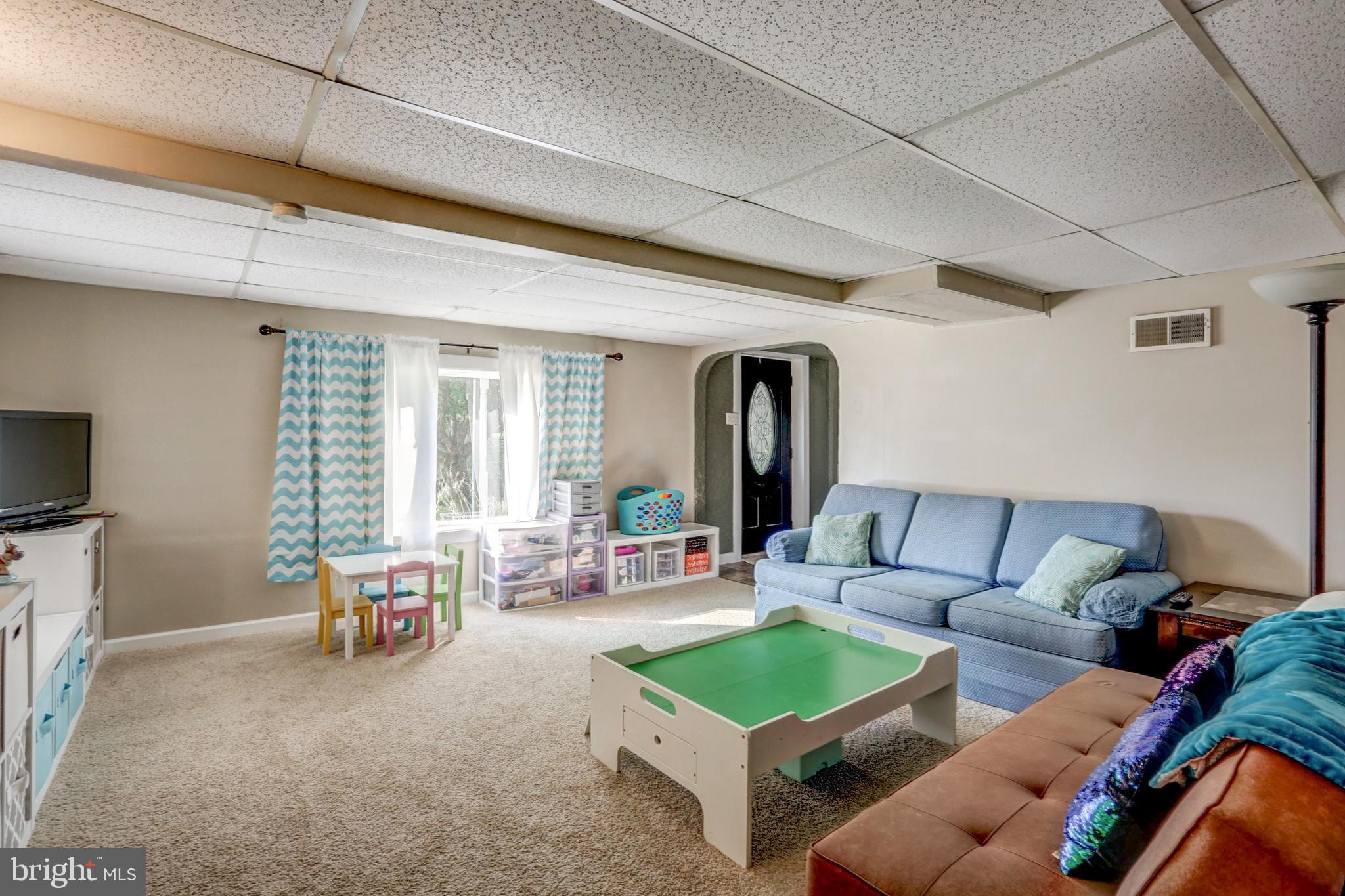 180 Bran Road Sinking Spring, PA 19608 - Photo 10 of 54 Family Room