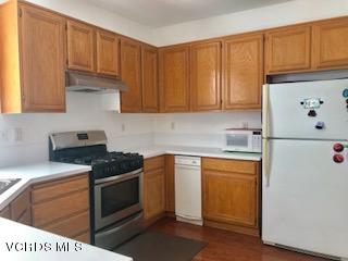 823 Pivot Point Way Oxnard, CA 93035 - Photo 4 of 7 Kitchen View 2