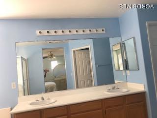 823 Pivot Point Way Oxnard, CA 93035 - Photo 5 of 7 Master Bathroom