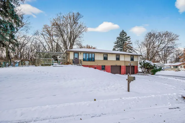 $339,900 | 6381 Rath Drive, Woodbury, MN 55125